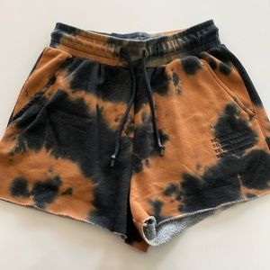 Balance Athletica (Vitality) Affirmation Short in Dust Devil - Size M